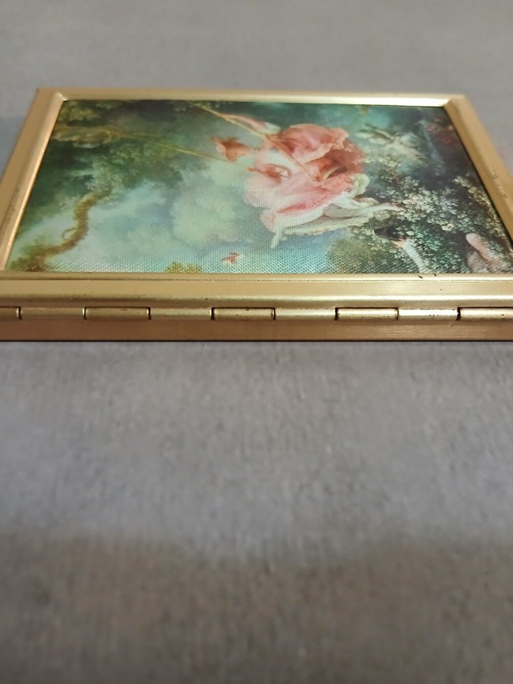 Vintage "The Swing" Gold Tone Metal Card or Photo Compact - Picture 4 of 9